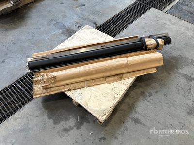 Laurie's Machine Shop 62 in Retractable Windshield Screen Varios (Unused)