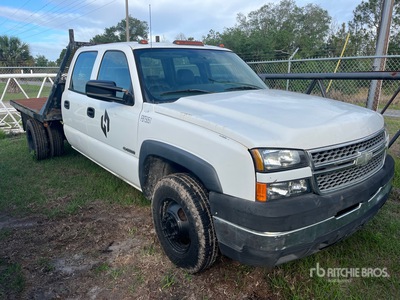 2005 Chevrolet Silverado 3500 4x4 Crew Cab Flatbed Truck