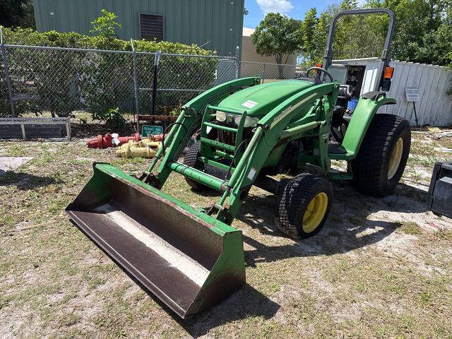 John Deere 4520 2WD Utility Tractor