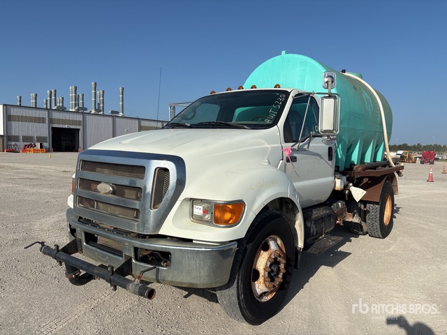 2008 Ford F-750 4x2 Water Truck