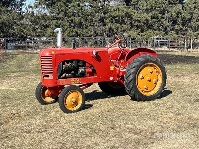 Massey-Harris 81 2WD Wide Front Tractor histórico