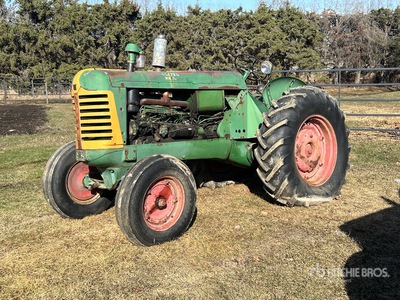 Oliver Standard 88 2WD Wide Front Tractor histórico
