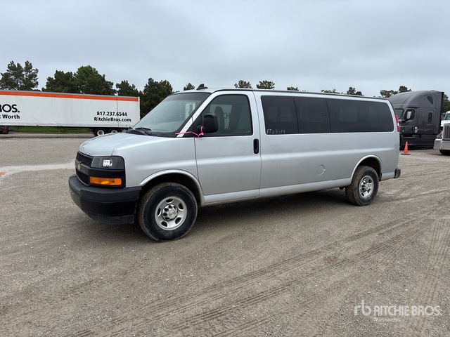 2023 Chevrolet Express 2023 Chevrolet Express 10 Passenger Van