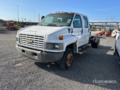 2005 Chevrolet C4500 4x2 Crew Cab Cabina y chasis (Inoperable)
