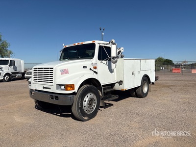 2001 International 4700 4x2 Service Truck