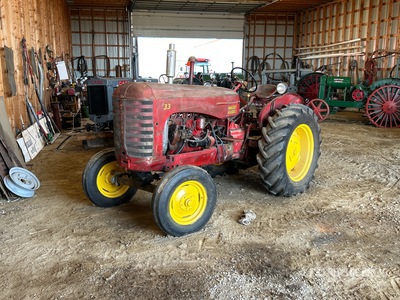 1950 Massey-Harris 33 2WD Wide Front جرار تاريخي