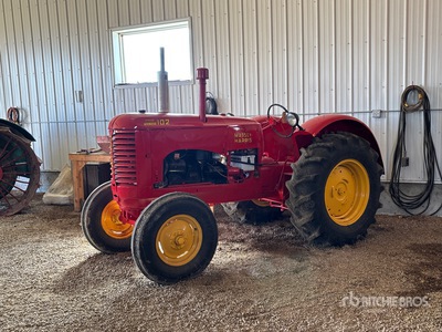 1944 Massey-Harris 102 2WD Wide Front Ciągnik zabytkowy