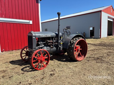 1928 McCormick Deering 10-20 2WD Wide Front جرار تاريخي