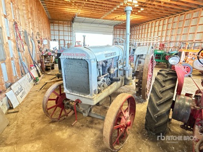 1929 McCormick Deering 2236 2WD Wide Front جرار تاريخي