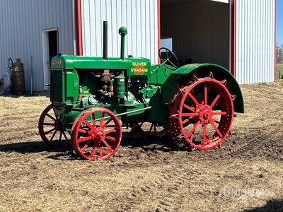 Oliver 80 2WD Wide Front جرار تاريخي