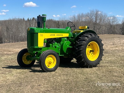 1959 John Deere 730 Standard 2WD Wide Front Tractor histórico