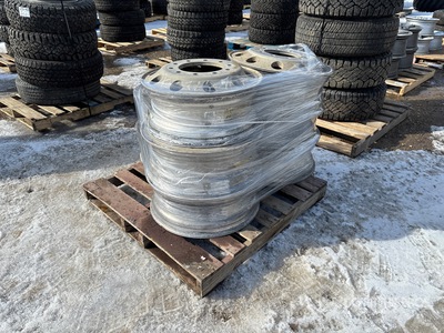 Quantity of (8) Aluminum Rims قطع غيار الشاحنات - Fits Truck