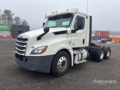 2018 Freightliner Cascadia 126 6x4 T/A Day Cab Truck Tractor
