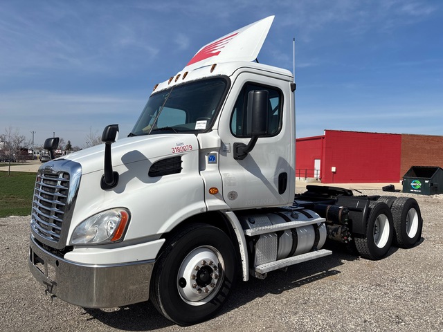 2018 Freightliner Cascadia 113 6x4 T/A Day Cab Truck Tractor