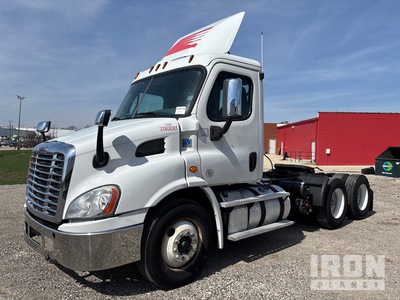 2018 Freightliner Cascadia 113 6x4 T/A Day Cab Truck Tractor
