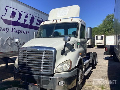 2014 Freightliner Cascadia 113 6x4 T/A Day Cab Truck Tractor