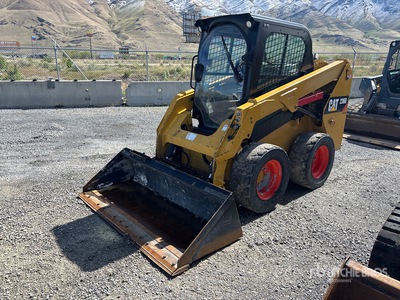 2019 Cat 236D شاحنة جرافة