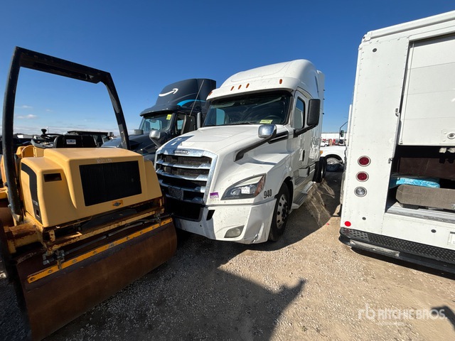 2020 Freightliner Cascadia 126 2020 Freightliner Cascadia 126 6X4 T/A Sleeper Truck Tractor (Inoperable)
