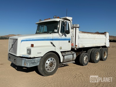 2001 Volvo WG64 6x4 Dump Truck