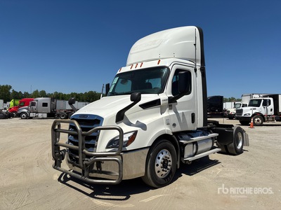 2020 Freightliner Cascadia 116 4x2 S/A Day Cab Truck Tractor