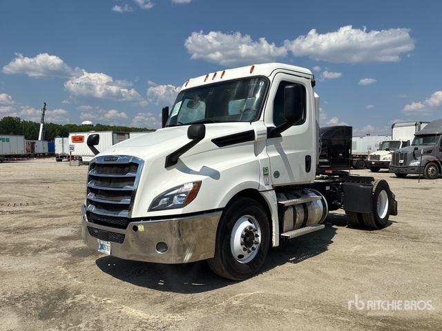 2020 Freightliner Cascadia 126 4x2 S/A Day Cab Truck Tractor