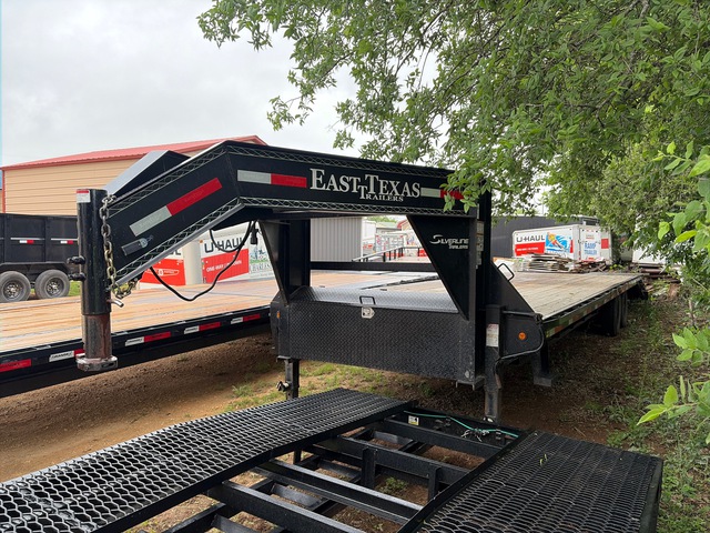 2024 East Texas 32 ft T/A Gooseneck Equipment Trailer