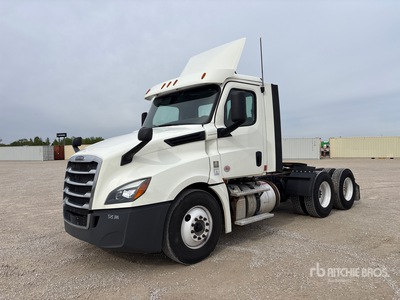 2018 Freightliner Cascadia 126 6x4 T/A Day Cab Truck Tractor