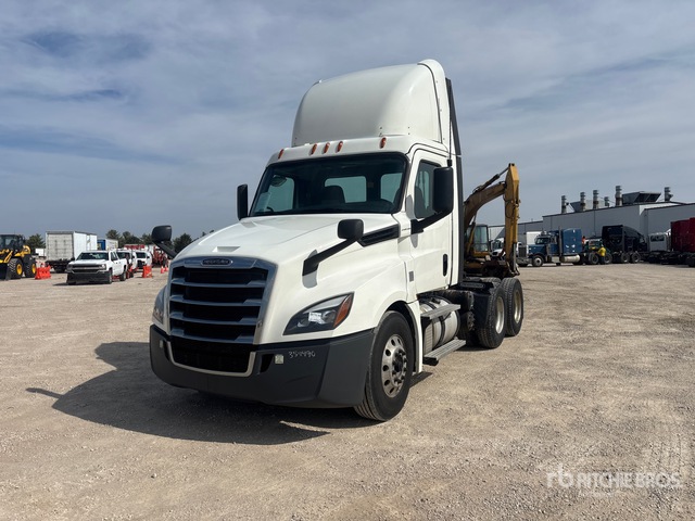 2020 Freightliner Cascadia 126 6x4 T/A Day Cab Truck Tractor