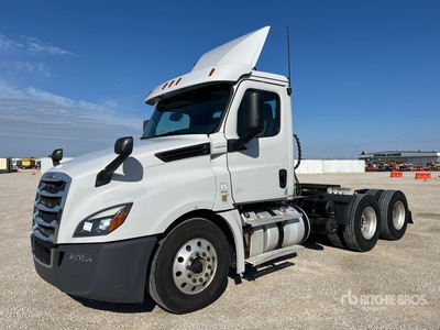 2020 Freightliner Cascadia 126 6x4 T/A Day Cab Truck Tractor
