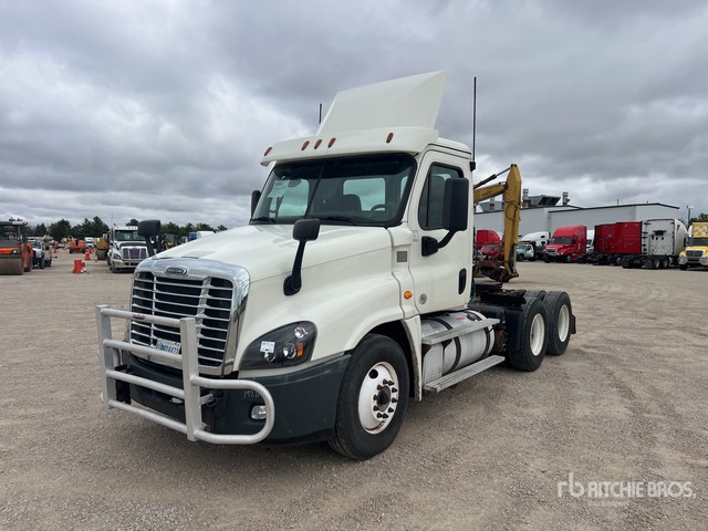 2018 Freightliner Cascadia 125 2018 Freightliner Cascadia 125 6X4 T/A Day Cab Truck Tractor