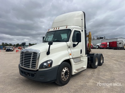 2018 Freightliner Cascadia 125 6x4 T/A Day Cab Truck Tractor