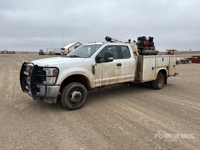 2019 Ford F-350 4x4 Extended Cab Camion de servicios (Inoperable)