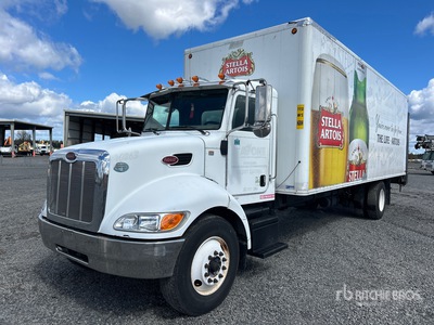2009 Peterbilt 335 4x2 Furgonetka