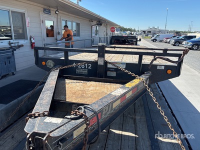 2018 PJ F8202 20 ft T/A Equipment Trailer