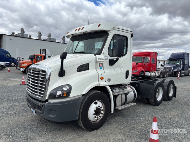 2019 Freightliner Cascadia 113 6x4 T/A Day Cab Truck Tractor