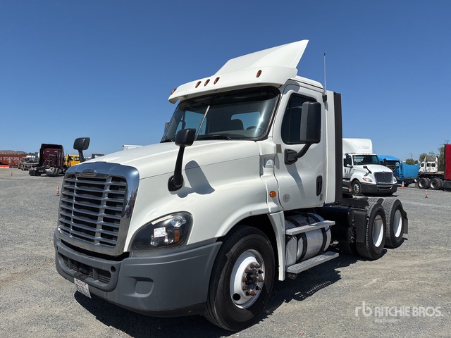 2019 Freightliner Cascadia 125 6x4 T/A Day Cab Truck Tractor