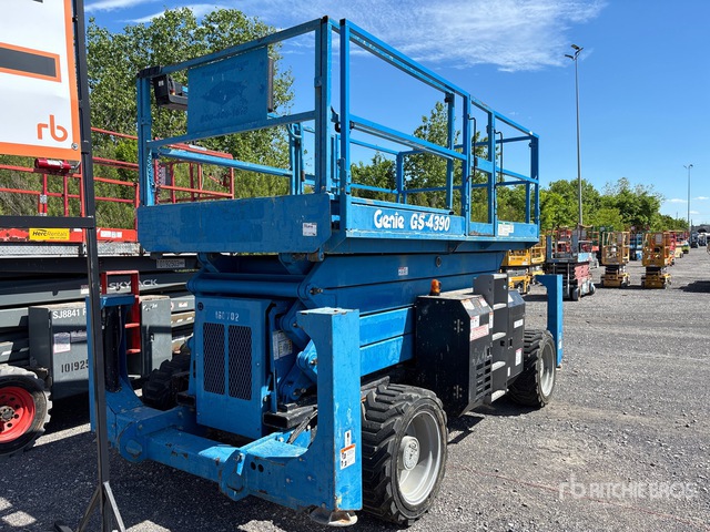 2015 Genie GS4390RT 4x4 Diesel Scissor Lift