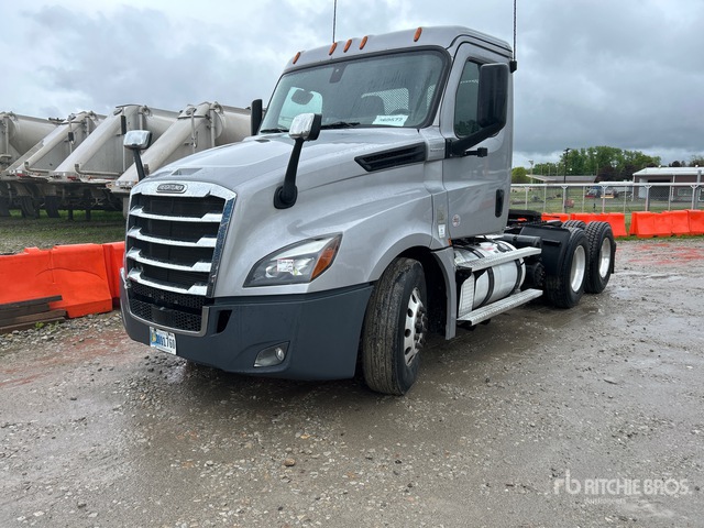 2020 Freightliner Cascadia 126 2020 Freightliner Cascadia 126 6X4 T/A Day Cab Truck Tractor