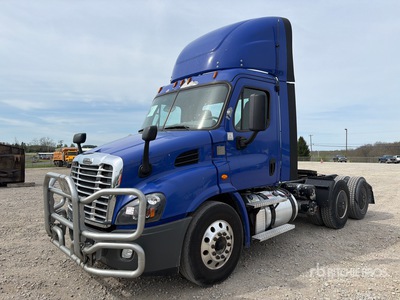 2020 Freightliner Cascadia 113 6x4 Ciągnik siodłowy T/A z kabiną dzienną