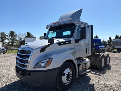 2019 Freightliner Cascadia 126 6x4 T/A Day Cab Truck Tractor
