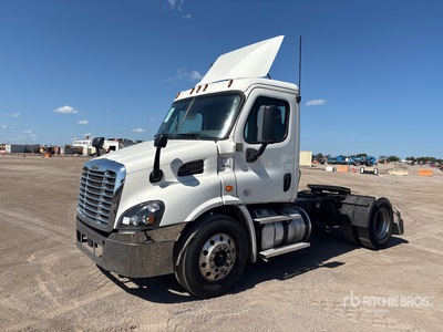2020 Freightliner Cascadia 113 4x2 S/A Day Cab Truck Tractor