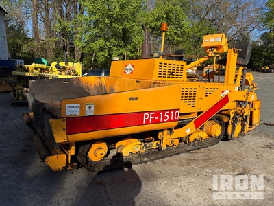 Blaw-Knox PF-1510 Track を見 Paver