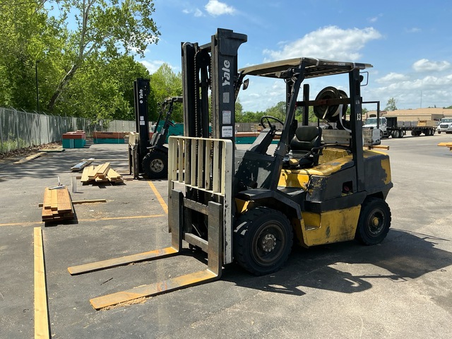 2005 Yale GDP80 LJNPBV097 8000 lb Pneumatic Tire Forklift