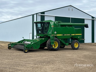 1997 John Deere 9500 Combine Harvester