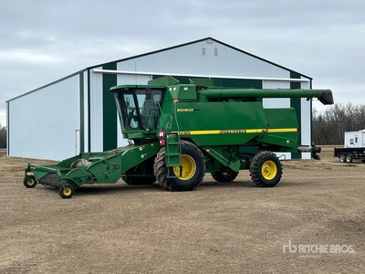 1998 John Deere 9610 Combine Harvester