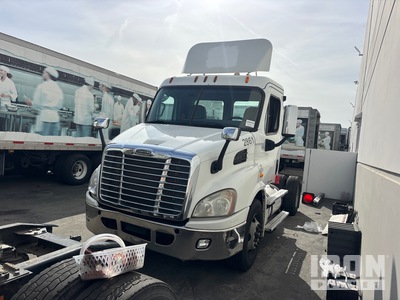 2013 Freightliner CA113 4x2 S/A Day Cab Truck Tractor
