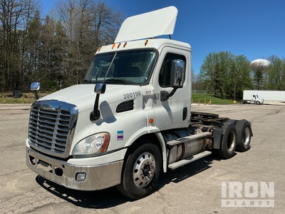 2014 Freightliner Cascadia 113 6x4 T/A Day Cab Truck Tractor