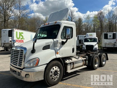 2014 Freightliner Cascadia 113 6x4 T/A Day Cab Truck Tractor