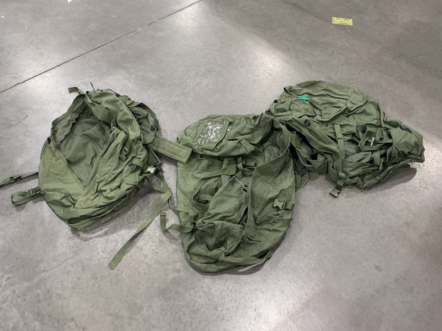 (100) Duffel Bags