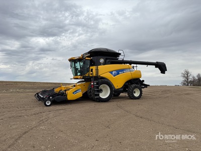 2011 New Holland CR 9070 Combine Harvester